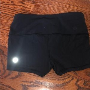 Lululemon Wunder shorts